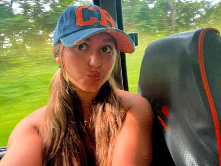 𝐻𝑒𝓁𝑒𝓃𝒶 𝑀𝑜𝓇𝒶𝓁𝑒𝓈