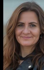 Lorraine Van Den Berg