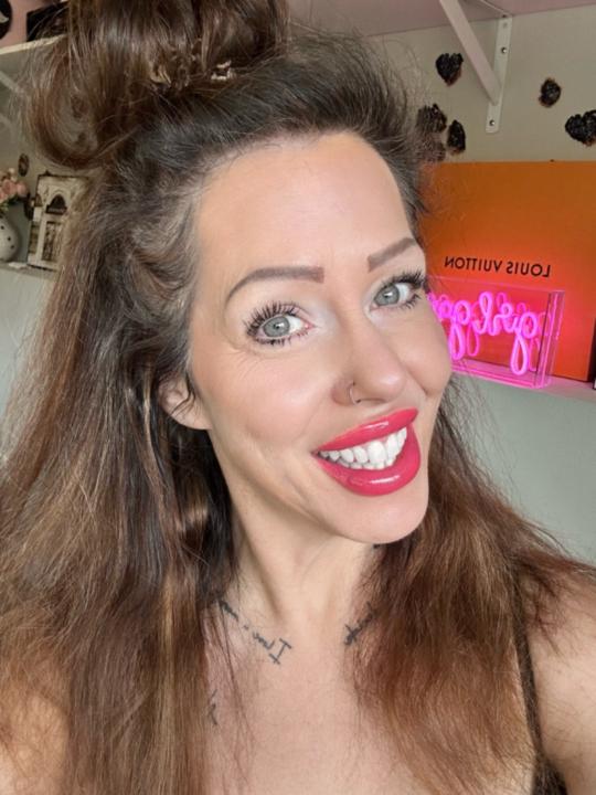Lyndsay See