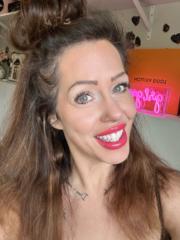 Lyndsay See