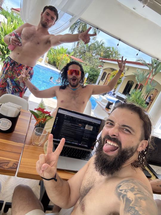 Hello from COSTA RICA! 🌴 