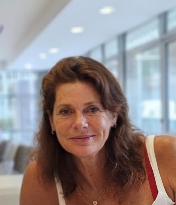 Claudia Van Dijk