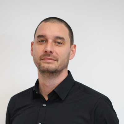 Tomi Szl