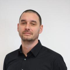 Tomi Szl