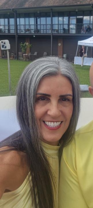 Simone Fernandez - VIP