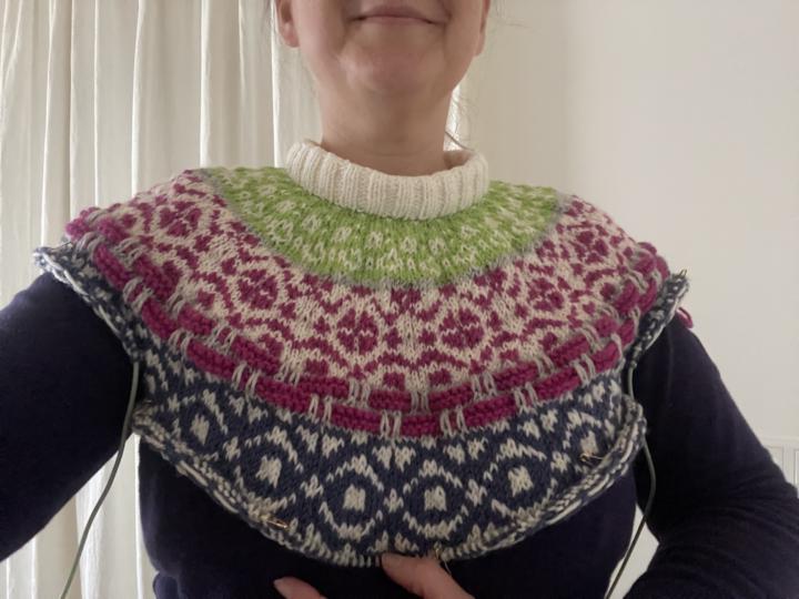 Clue 3 done! And even woven in the ends!