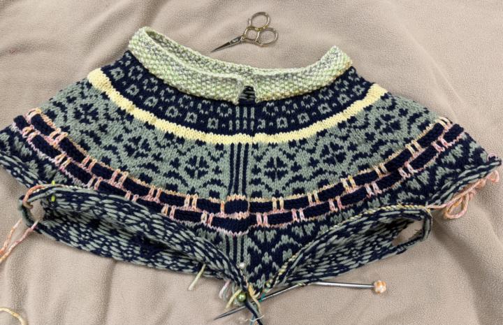 Clue 3 done,  seed stitch collar collar