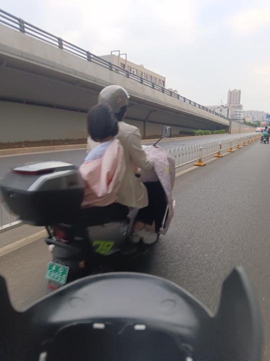 孙 花