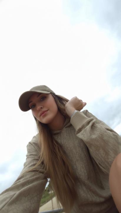 Agustina María g