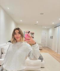 Zoe James
