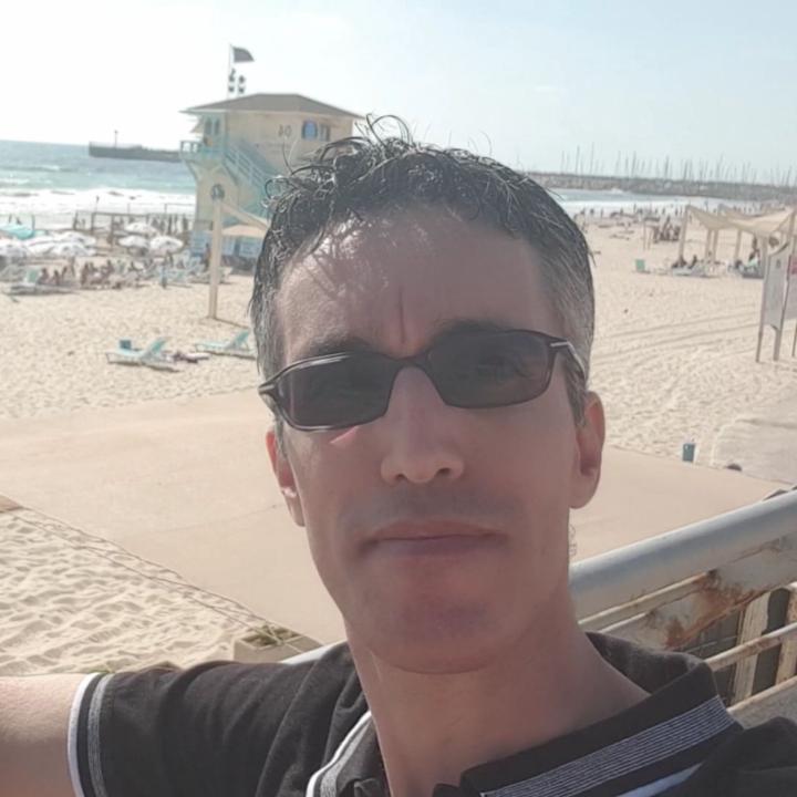 ניר שחר