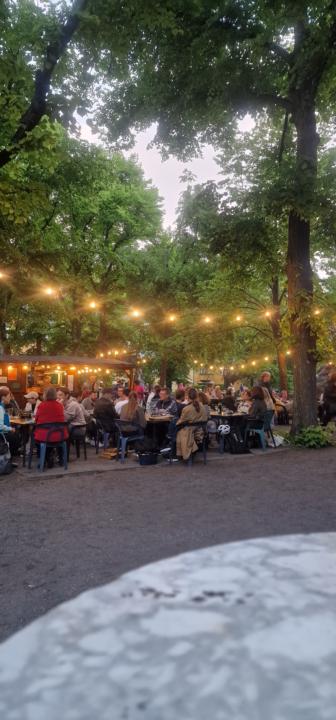 Weinfest, Berlin Rüdesheimerplatz, seit ca.60 Jahren, Weinbrunnen