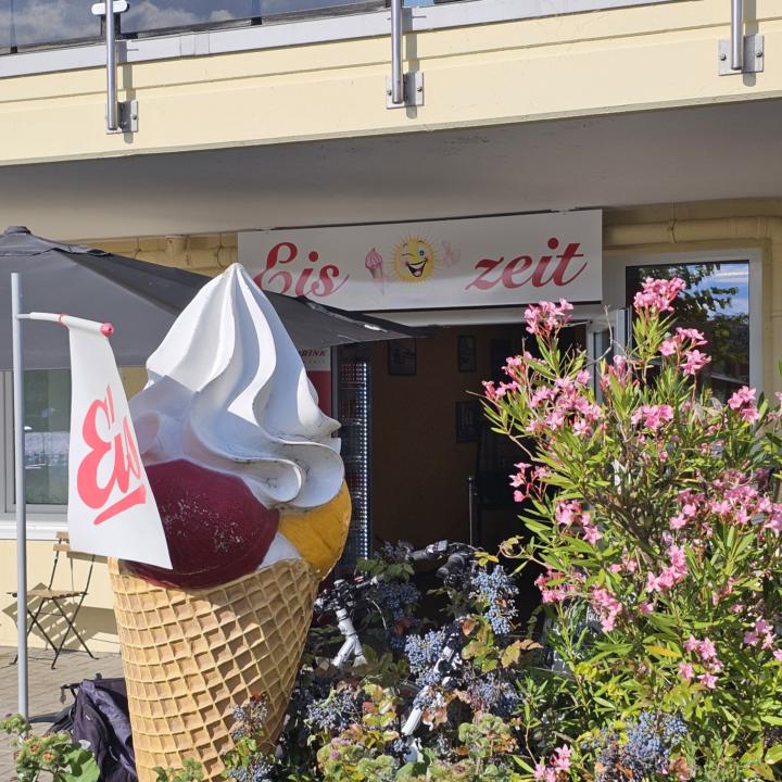 Niederdollendorf - Rhein - Eiscafé