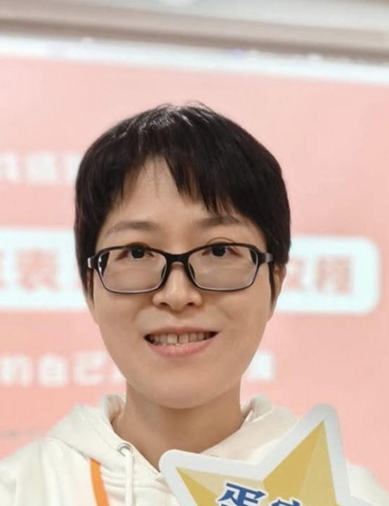 德筠 孔