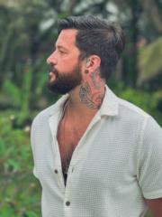 Elliot Hollins