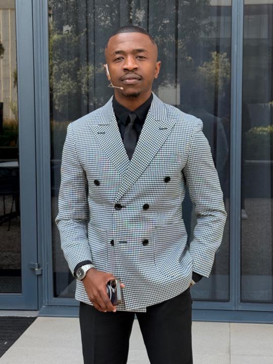 Vuyani Zwelibanzi