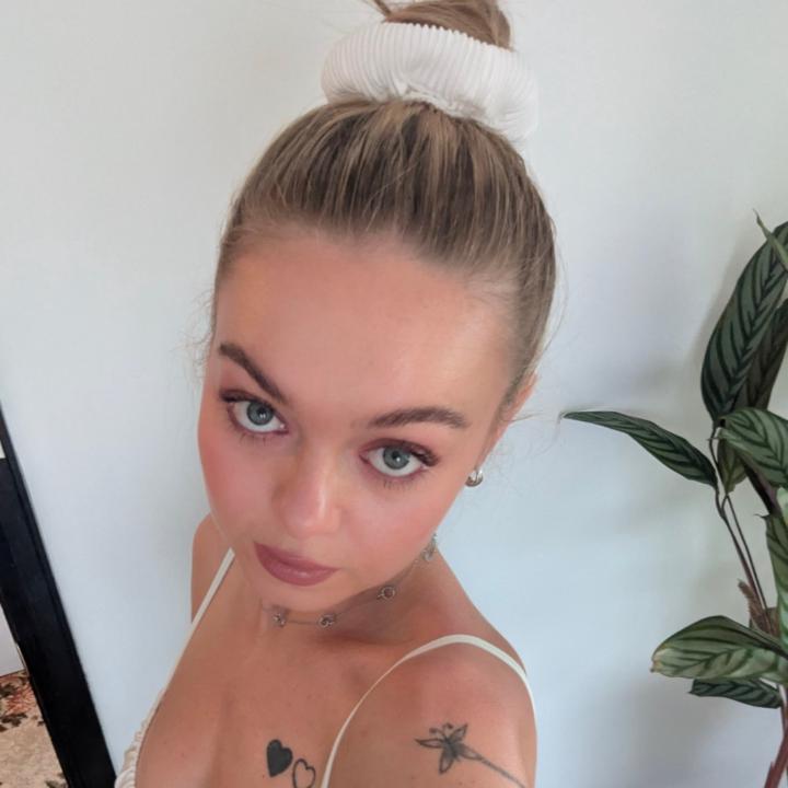 Holly Knowles