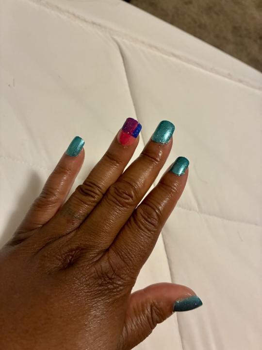 Torques nail color