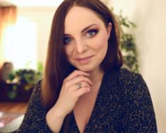 Karina Apolonia Trip