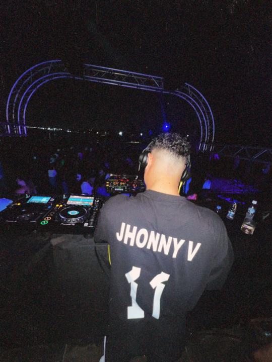 Jhonny V