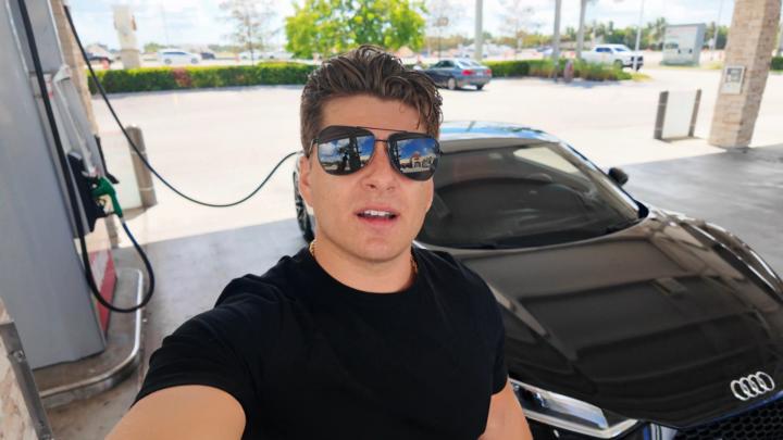 Ever wonder what a DAY looks like in the life of an 8-Figure Entrepreneur living in Palm Beach?