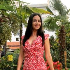 Lorena R