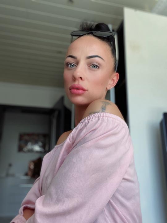 Janina Hartwig