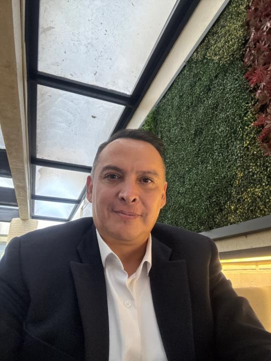 César Macías