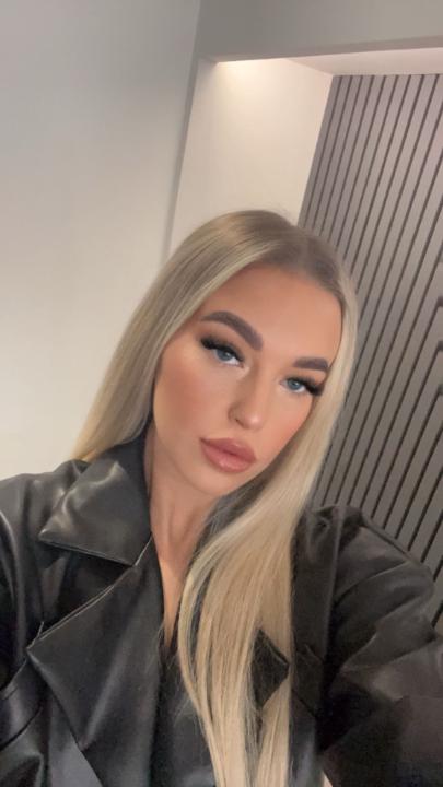 Chloe Melvin
