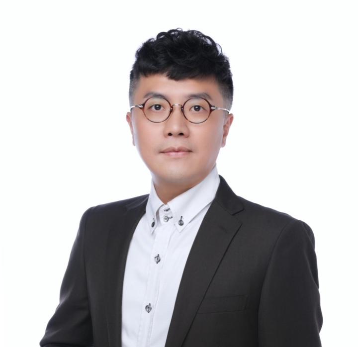 邱 立維