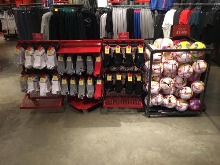 Pulcritud dentro de toda la tienda.