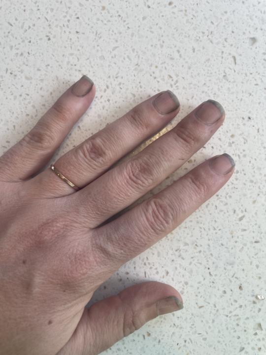 🤯 this is my gentle piano hand after a through washing… w a garden house after sanding our Skool bus for 3 hours in the sun. I am tired AF. How is your day Tribers? I am about to get a burger to improve the situation 