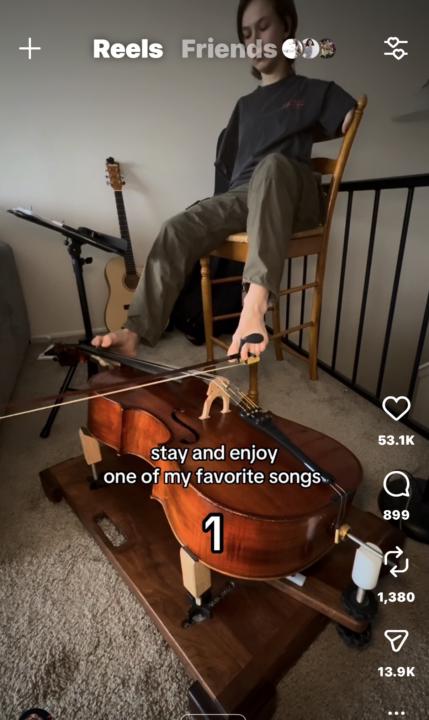 Beautiful and moving 😢🎻🌹