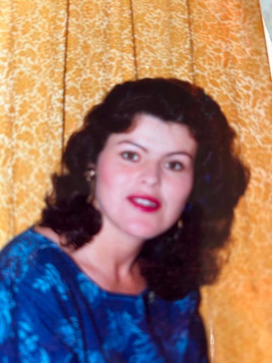 Gloria Flores