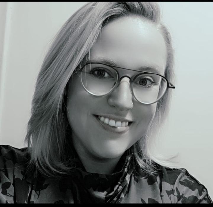Mandy Van Roessel