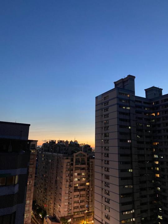 昀庭 李