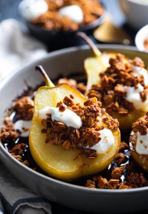 Baked Pears wit Homemade Pumpkin Spice Granola 