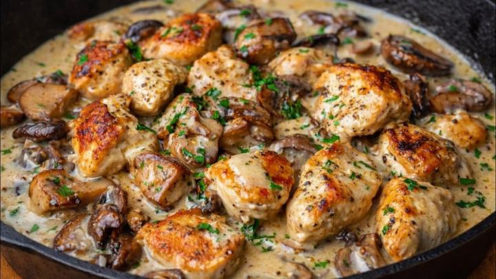Creamy Mushroom Chicken Recipe – Easy & Quick Dinner Idea!