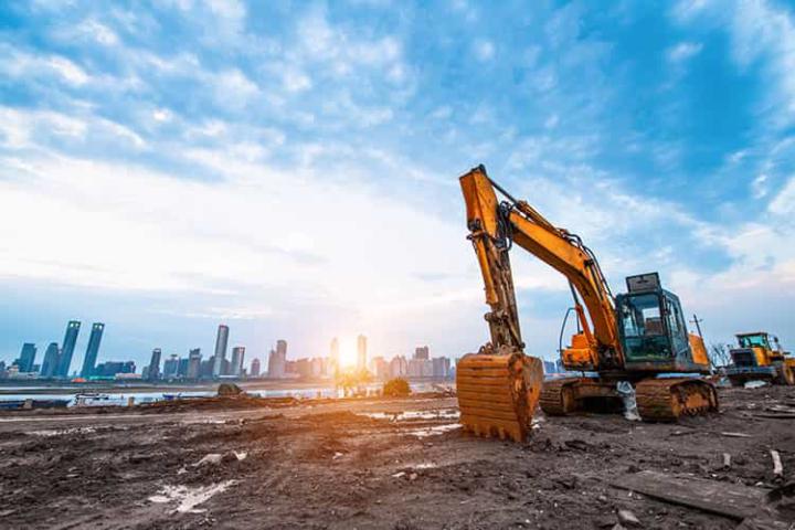 Heavy Equipment Operator Salaries & Benefits in 2025: What You Need to Know 💰