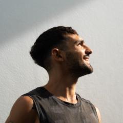 Ari H.