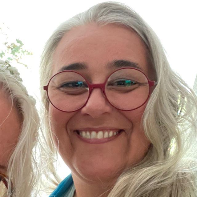 Elena Dorow