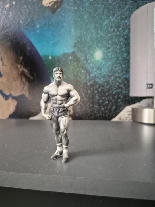 Mike Mentzer 3D printer statue