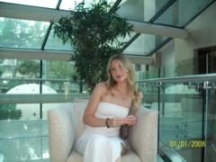 Libby De Gelas