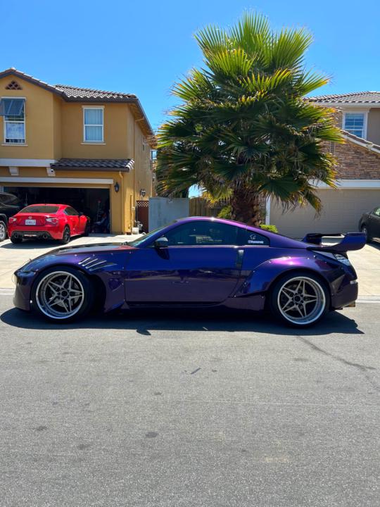 Hey guys whats up im new Nice to meet yall, this is my widebody nissan 350z Ive been doing content for a while now but still learning and could use tips