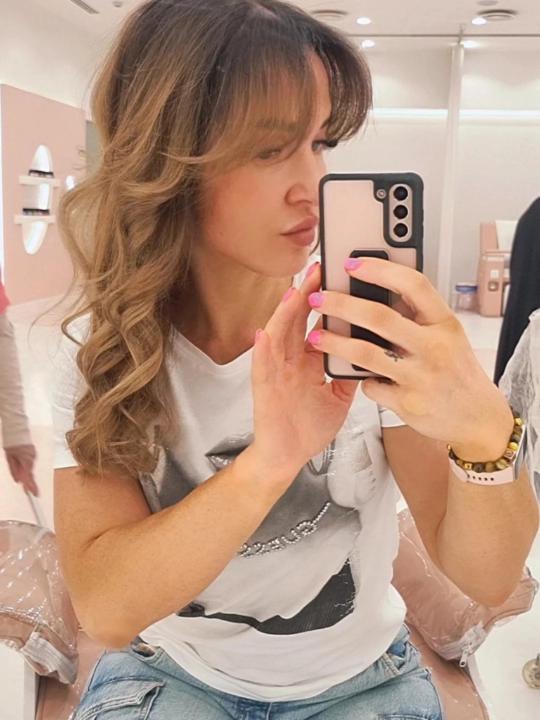 Rebecca suzanne kerra Button