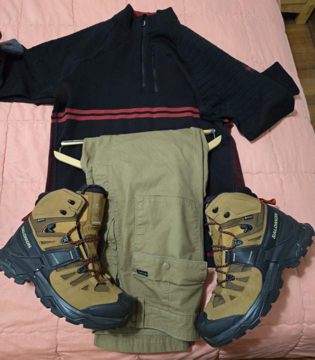 2 more casual staged outfits