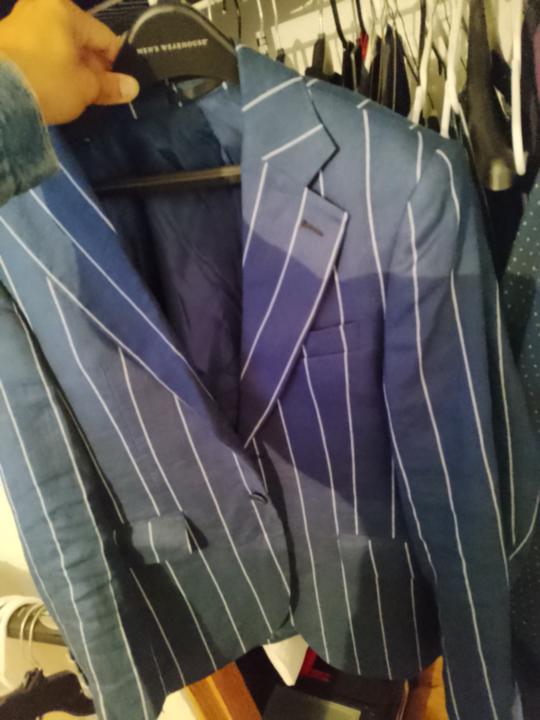 How to wear a pinstripe suit?
