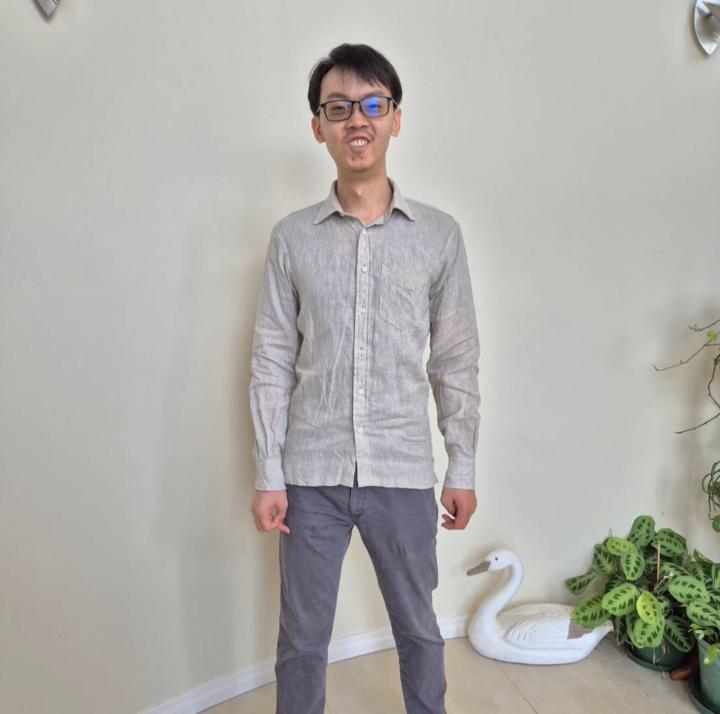 Is the undershirt quite noticeable?