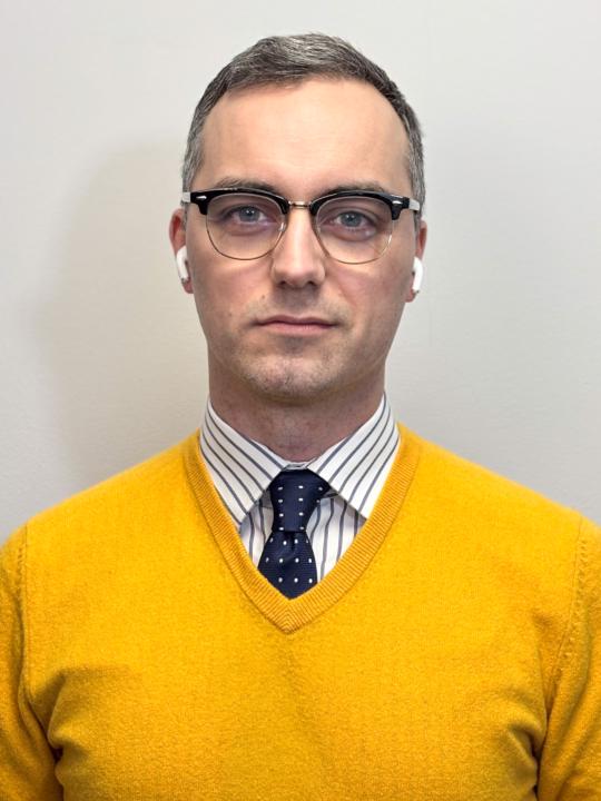 OOTD 12/12/2024 - Just a Yellow Sweater.