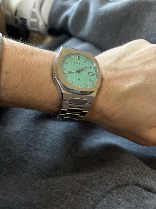 Aura watch